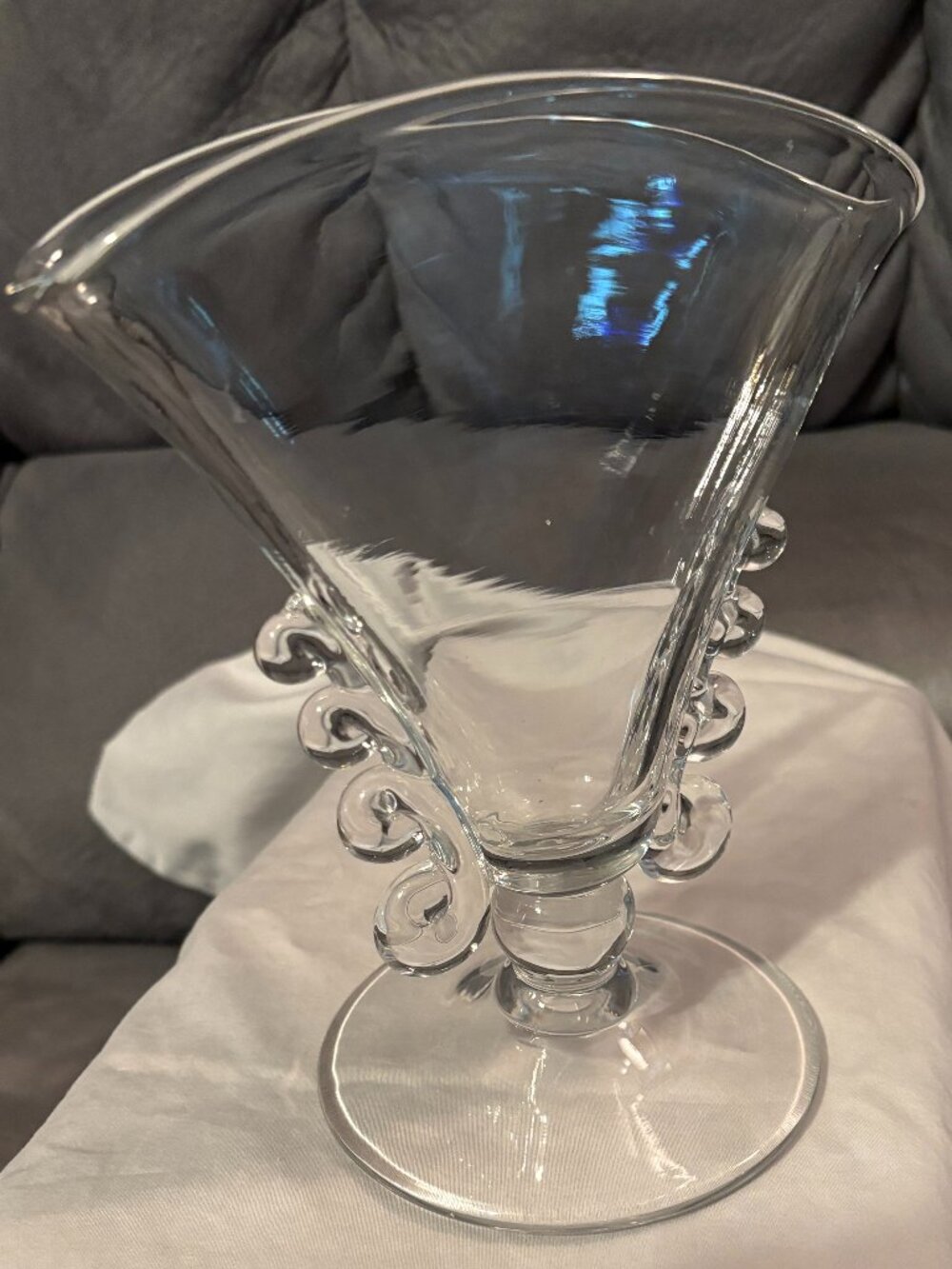 VTG 1942 Heisey HandBlown Pedestal Vase-Fan Shape w/Lariat Side Accents-7.25" H